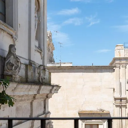 Palazzo Charlie לצ'ה