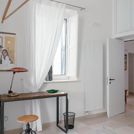 לינה וארוחת בוקר Palazzo Charlie לצ'ה