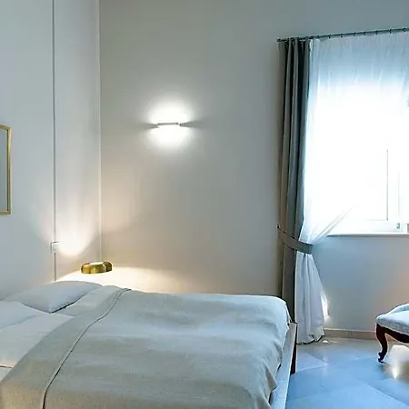Palazzo Charlie לינה וארוחת בוקר לצ'ה