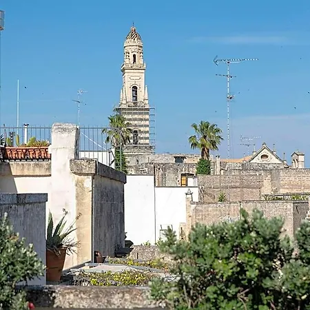 לינה וארוחת בוקר Palazzo Charlie לצ'ה