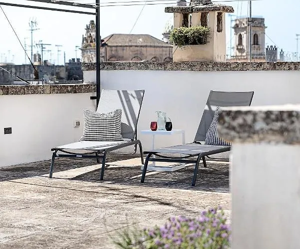 Palazzo Charlie לינה וארוחת בוקר 4*