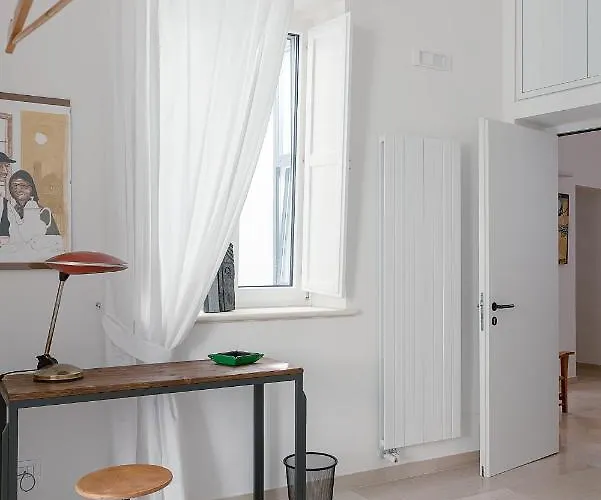 לינה וארוחת בוקר Palazzo Charlie לצ'ה