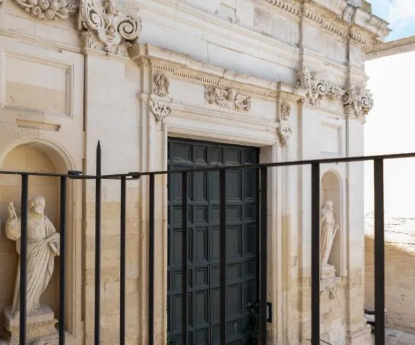 לינה וארוחת בוקר Palazzo Charlie 4*