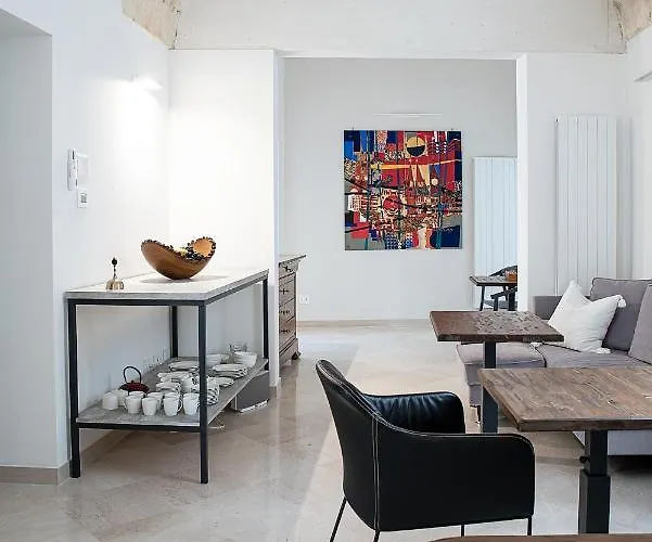 Palazzo Charlie לינה וארוחת בוקר