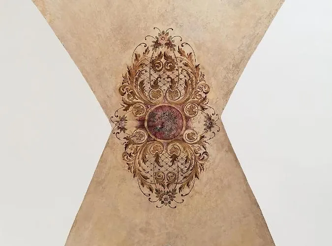 Palazzo Charlie לינה וארוחת בוקר לצ'ה