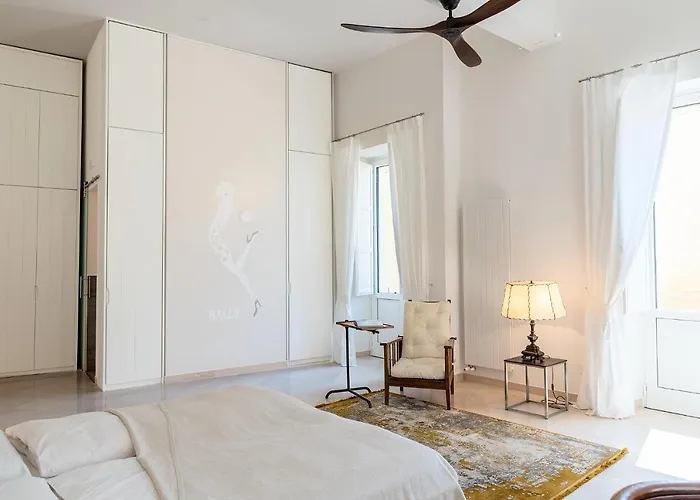 Palazzo Charlie לינה וארוחת בוקר לצ'ה