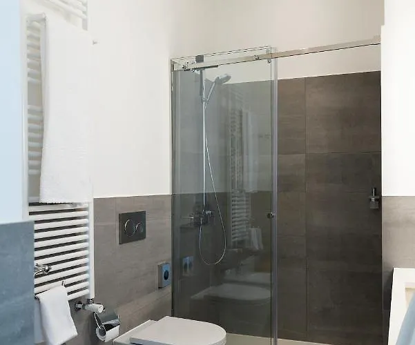 Palazzo Charlie 4* לצ'ה